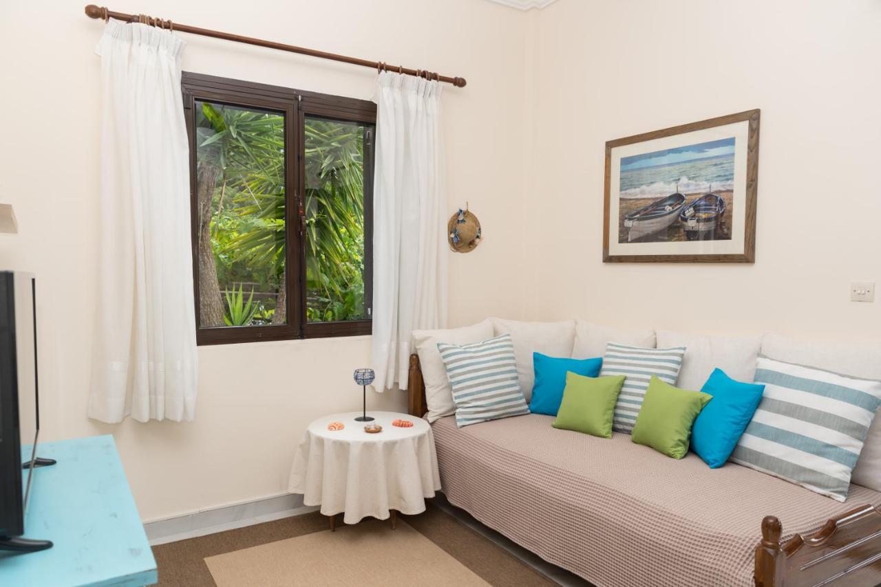 Iliochari Sea View Apartments Oropos - Kalamos Exterior photo
