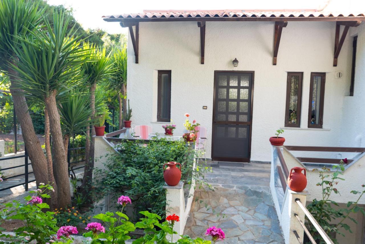 Iliochari Sea View Apartments Oropos - Kalamos Exterior photo