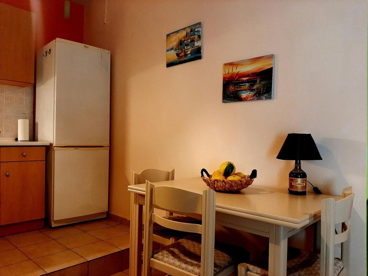 Iliochari Sea View Apartments Oropos - Kalamos Exterior photo